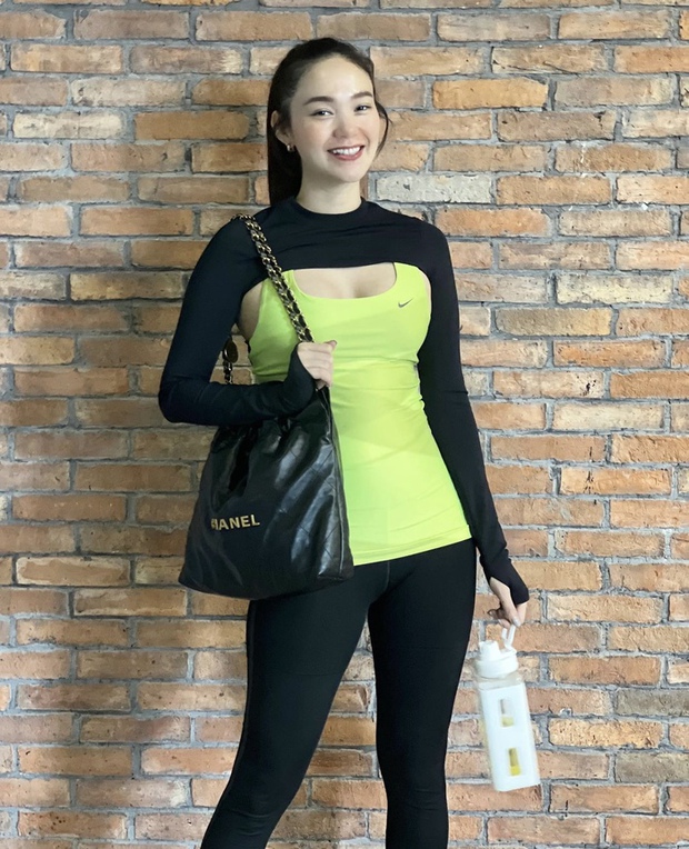 Minh Hằng lần đầu để lộ trọn vóc dáng sau thông báo mang thai con đầu lòng-1