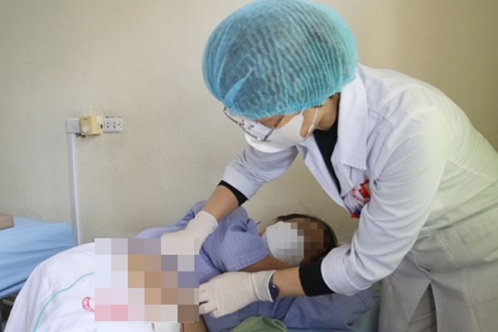 Nhiều trẻ uống nước rửa bồn cầu, dầu gội đầu