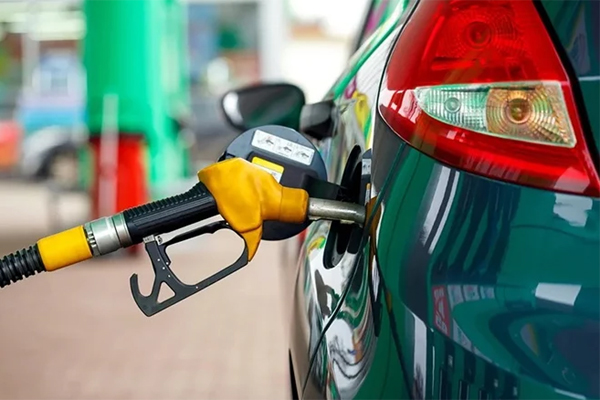 Giá xăng dự báo tăng 100 - 200 đồng/lít-2