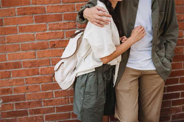 Vừa cưới sau 8 năm hẹn hò thì phát hiện chồng ngoại tình, vợ quyết ly hôn và thay đổi ngoại hình-4