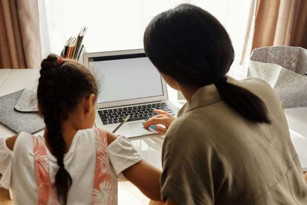 Khi nào học sinh được sử dụng điện thoại ở trường học?-2