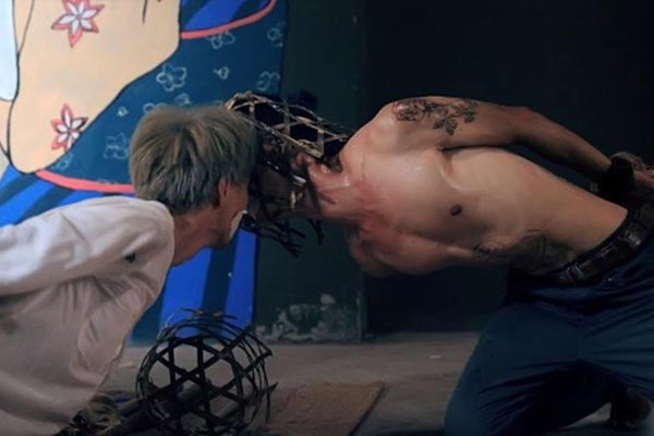 Đoạn clip quay lại hành động của 2 bà cháu khiến ai nấy hoang mang: Nuôi dạy trẻ không đúng cách, hậu quả sẽ như này!-4