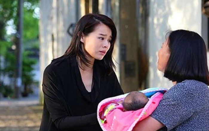 Phát hiện trẻ sơ sinh đặt trước cổng nhà, tôi quyết nhận nuôi dù đã có 2 con-1