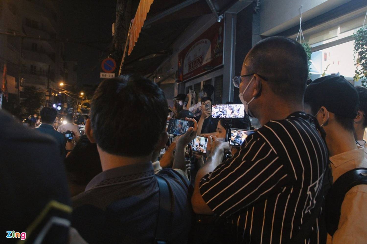Streamer bất chấp pháp luật và đạo đức ở lễ tang nghệ sĩ Việt-2