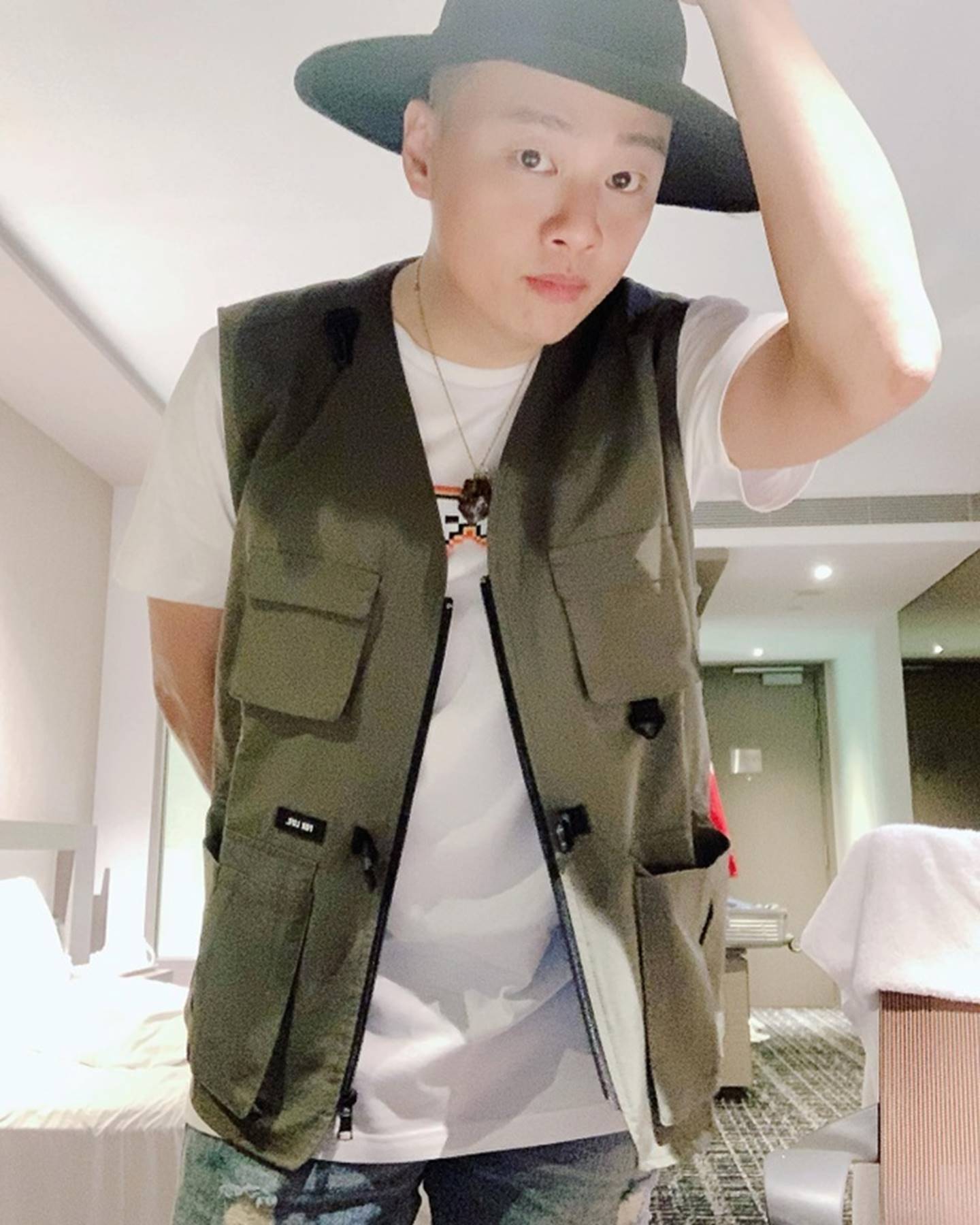 3 nghệ sĩ Đài Loan xác nhận dự tiệc rượu cùng 170 cô gái-2