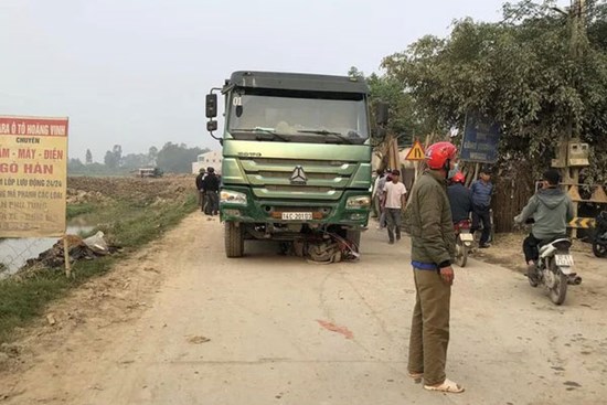 Vụ mẹ và 2 con nhỏ tử vong trên đường đi học: Bắt giam tài xế xe tải