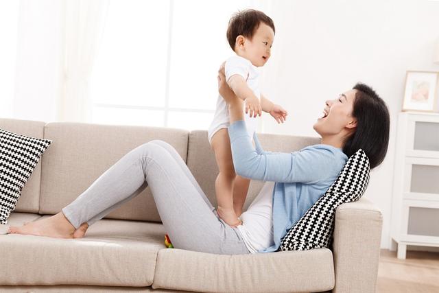 Bé khóc ngay khi nhìn thấy ai đó, có thể người khác không hiểu nhưng cha mẹ cần biết nguyên nhân-5