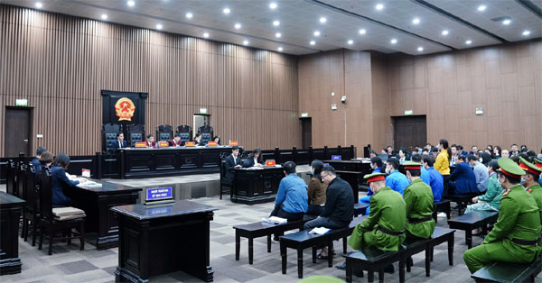 Cán bộ ngân hàng khai về việc tiếp tay siêu lừa chiếm đoạt 370 tỷ đồng-2