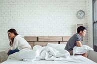 Vợ chồng ngủ riêng giường lâu ngày, ai bao dung hơn? Ba cặp vợ chồng nói sự thật