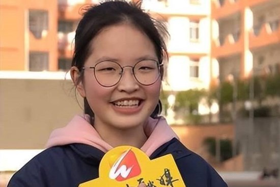 Nữ sinh lớp 9 được tuyển thẳng học đại học, thạc sĩ mà không cần thi