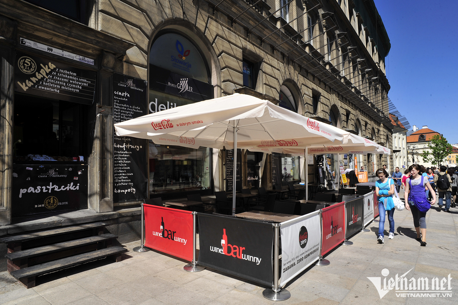 Cách cho thuê và sử dụng vỉa hè ở các nước trên thế giới-11