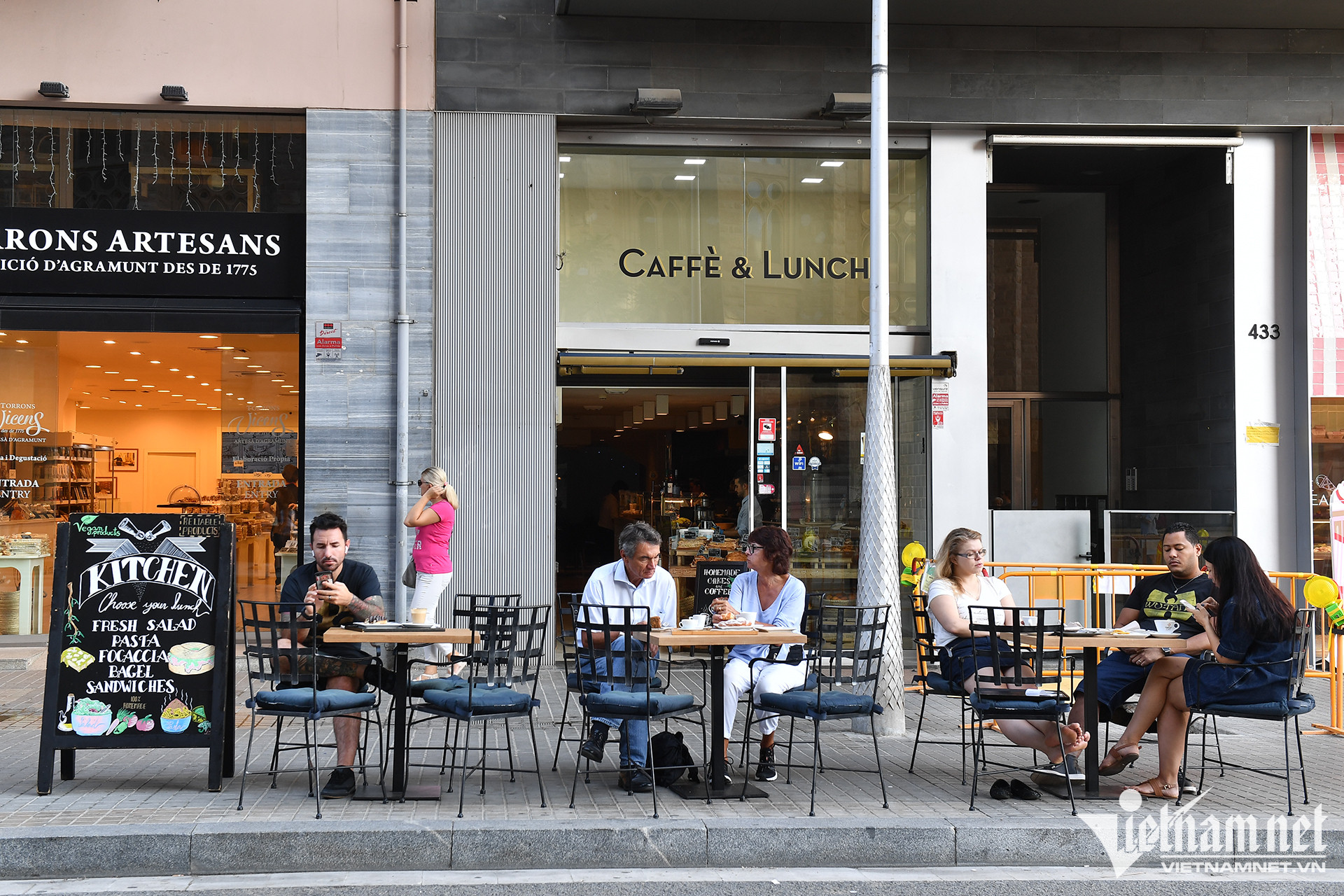 Cách cho thuê và sử dụng vỉa hè ở các nước trên thế giới-8