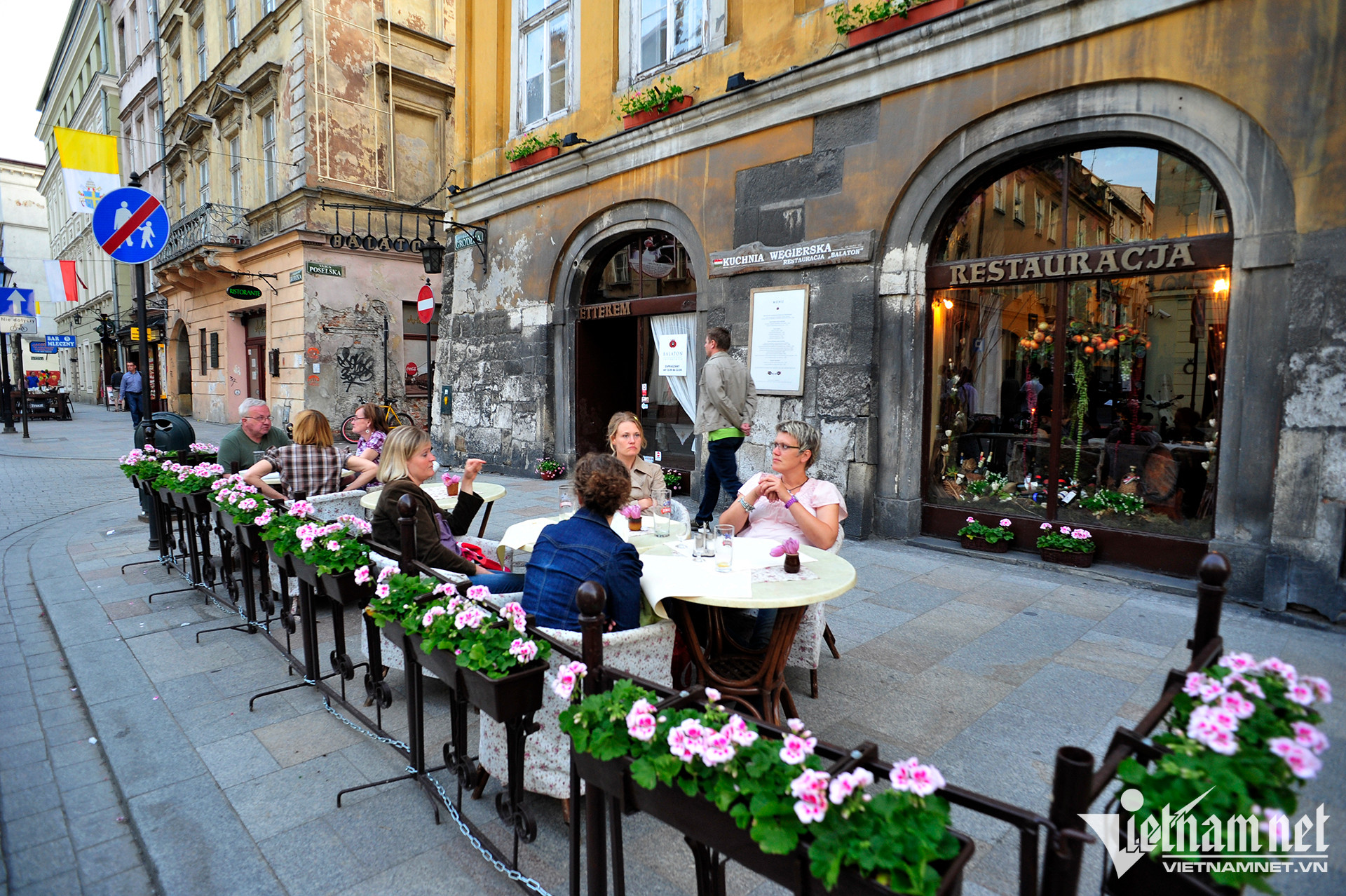 Cách cho thuê và sử dụng vỉa hè ở các nước trên thế giới-9