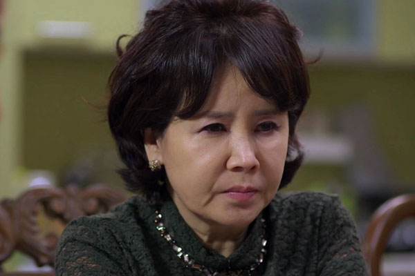 Con gái lấy chồng xa đã lâu không về quê, sốt ruột tôi đi cả trăm cây số qua thăm, đến khi gõ cửa mà sững sờ-1