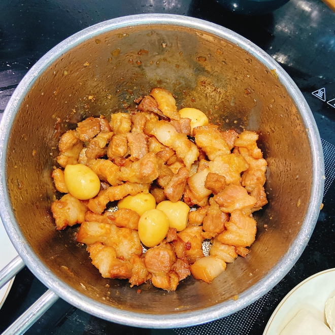 Giao việc bếp núc cho 2 con, mẹ nhàn nhã thưởng trà và cái kết bất ngờ-7