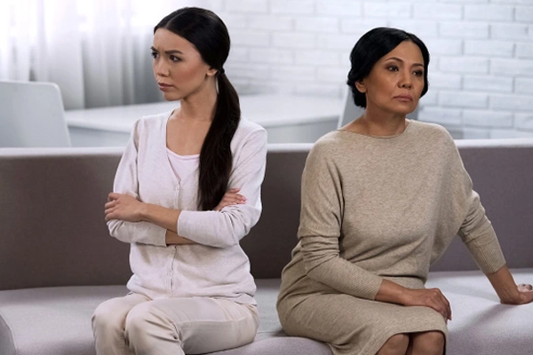 Ngày đầu tiên làm dâu, mẹ chồng đưa ra bảng quy tắc khiến tôi ngã ngửa-1