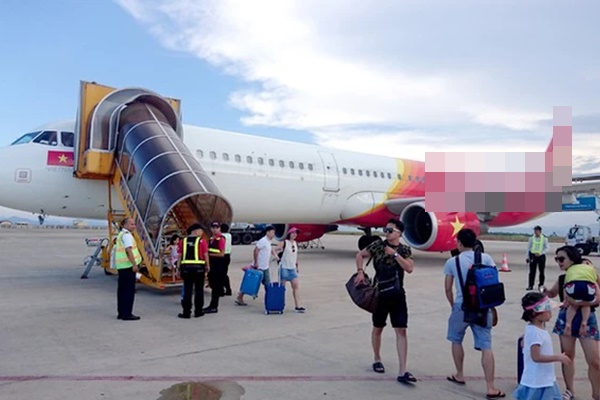 Cấm bay 9 tháng hành khách hút thuốc lá trên máy bay-1