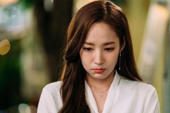 Sinh nhật mẹ đẻ tôi biếu bà 10 triệu, về đến nhà đọc tin nhắn của chồng, tôi liền tát anh