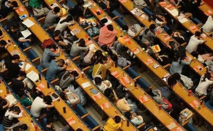 Ba lần trượt thạc sĩ, cô gái trầm cảm phải nhập viện tâm thần điều trị-1