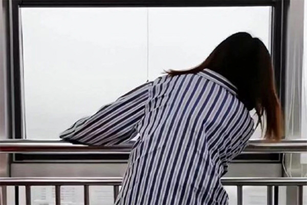 Cha mẹ ép thi công chức 5 năm, cô gái Trung Quốc phải vào viện tâm thần-1