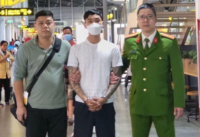 Nghi phạm truy nã nguy hiểm núp bóng nhân viên giao hàng-1