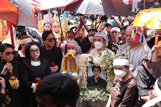 Bình Tinh lên tiếng xin lỗi sau tang lễ NS Vũ Linh