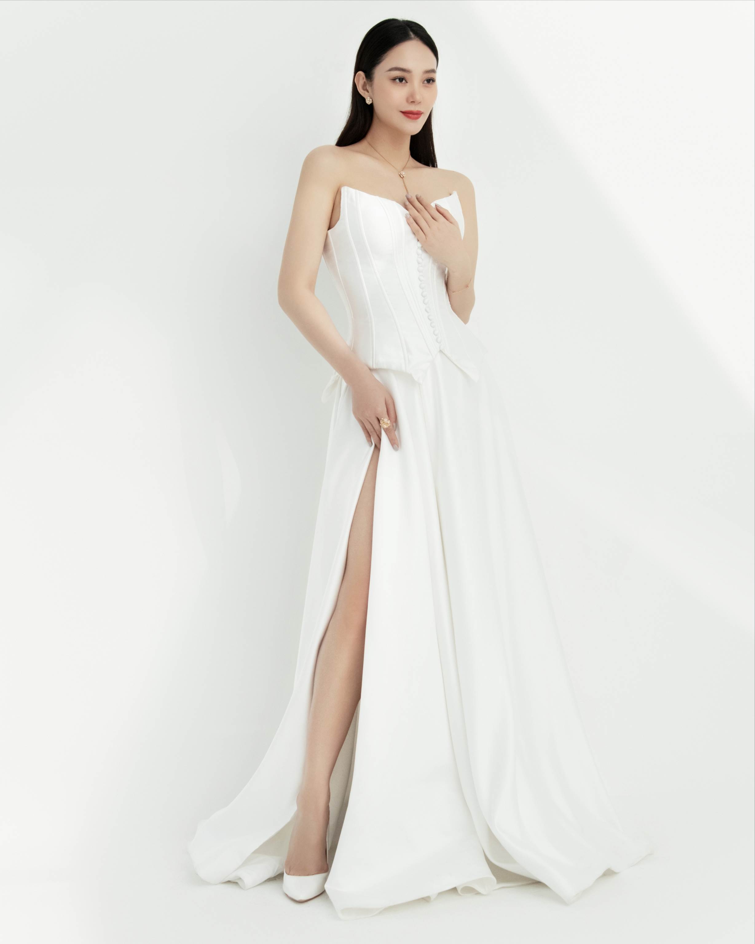 Minh Hằng khoe trọn vẻ tuyệt sắc trước thai kỳ nặng nề-4