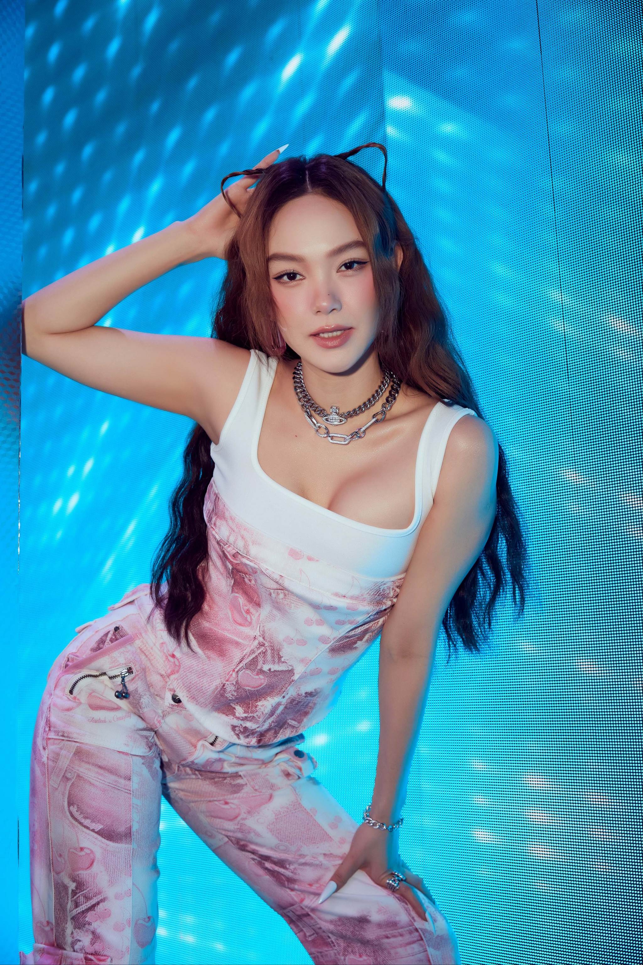 Minh Hằng khoe trọn vẻ tuyệt sắc trước thai kỳ nặng nề-9