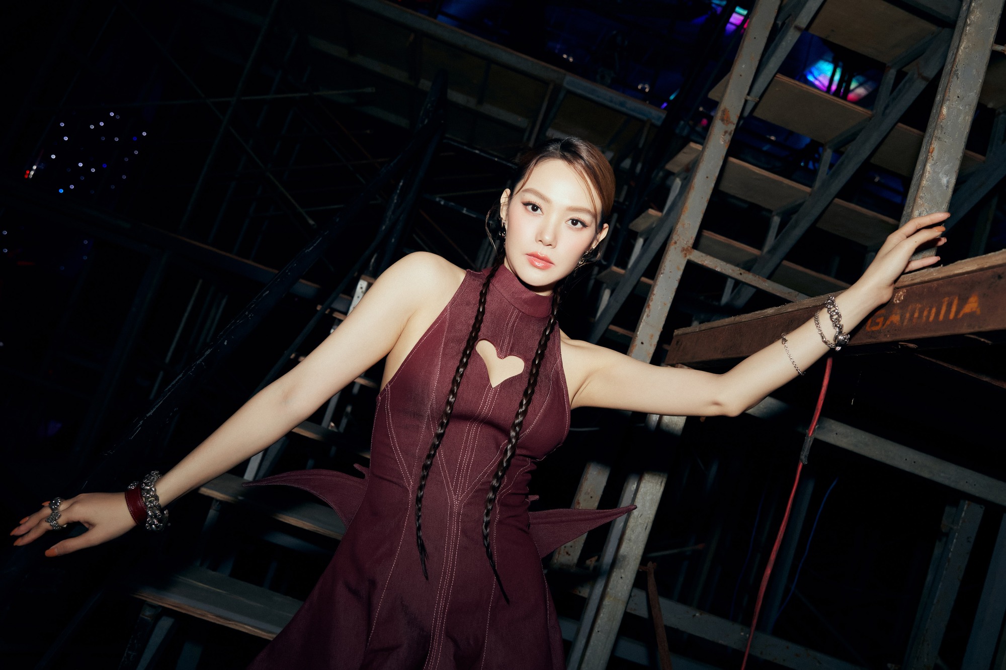 Minh Hằng khoe trọn vẻ tuyệt sắc trước thai kỳ nặng nề-10