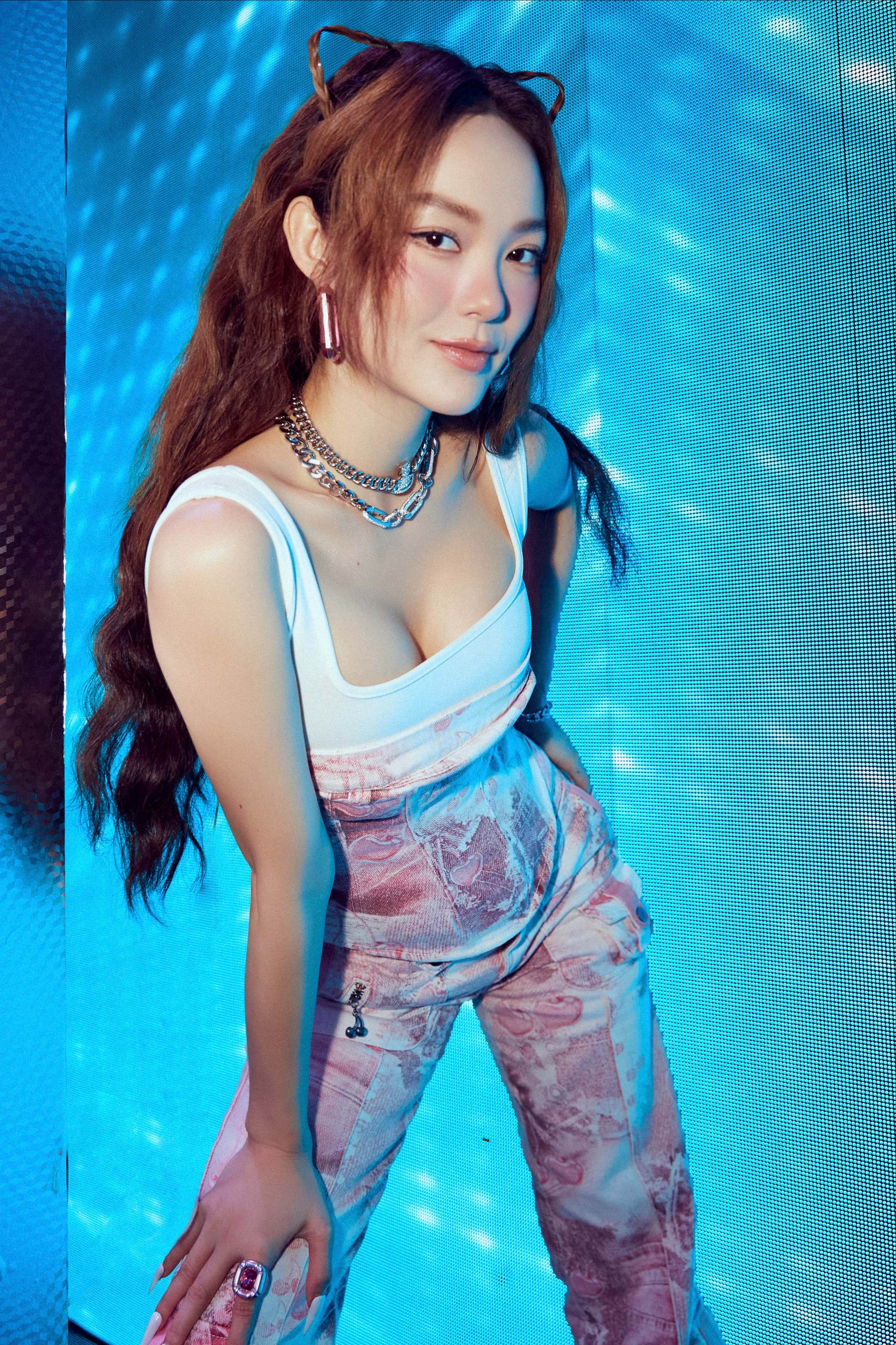 Minh Hằng khoe trọn vẻ tuyệt sắc trước thai kỳ nặng nề-11