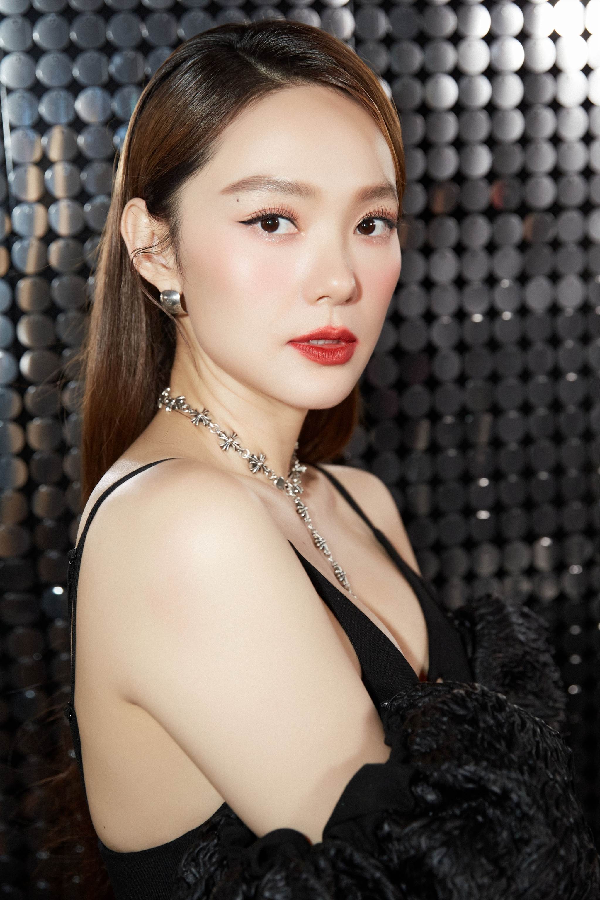 Minh Hằng khoe trọn vẻ tuyệt sắc trước thai kỳ nặng nề-14