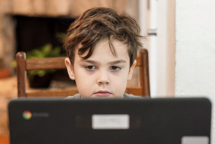 Con bỗng trở nên ích kỷ chỉ vì những lời cảnh cáo của bà nội-1