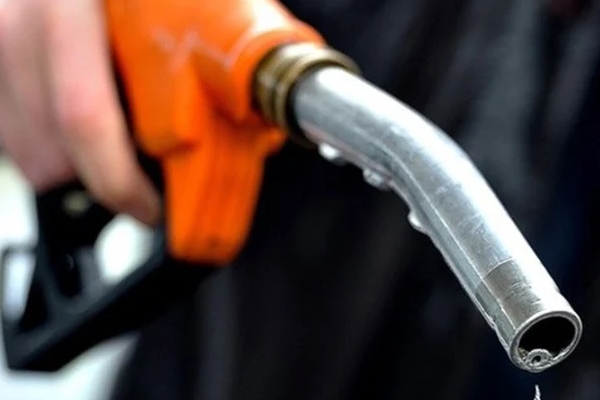Giá xăng hôm nay có thể tăng 200 đồng/lít-2