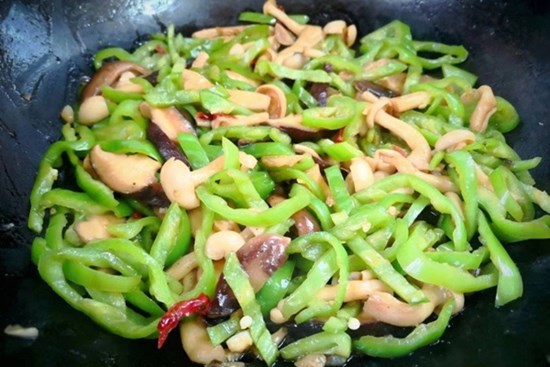 Là rau nhưng siêu giàu vitamin D, đem xào thế này ăn rất ngon, giảm nguy cơ mắc bệnh ung thư