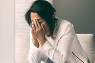 Tin nhắn của chồng gửi vợ cũ và chuyện những phụ nữ trung niên bế tắc trong hôn nhân