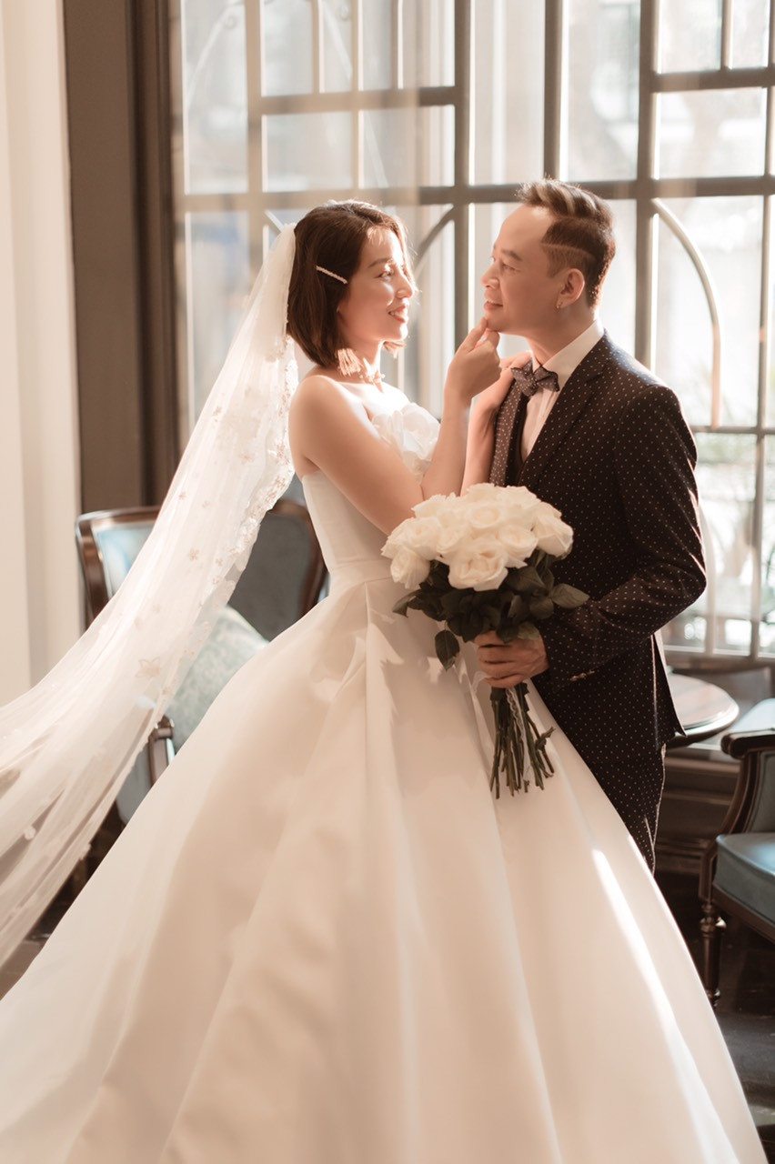 Ảnh cưới của diễn viên Tùng Dương với vợ thứ 4-10