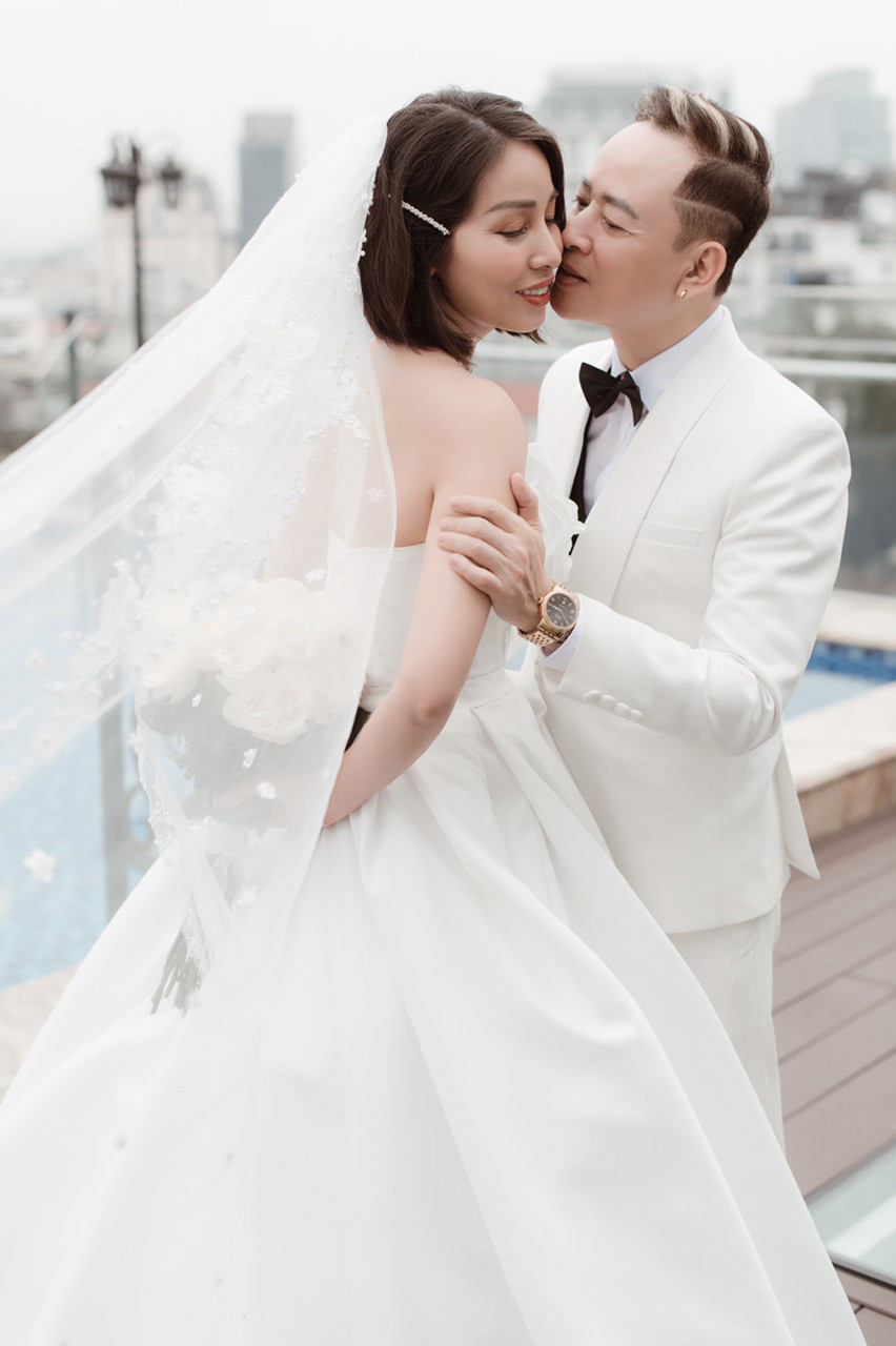 Ảnh cưới của diễn viên Tùng Dương với vợ thứ 4-11