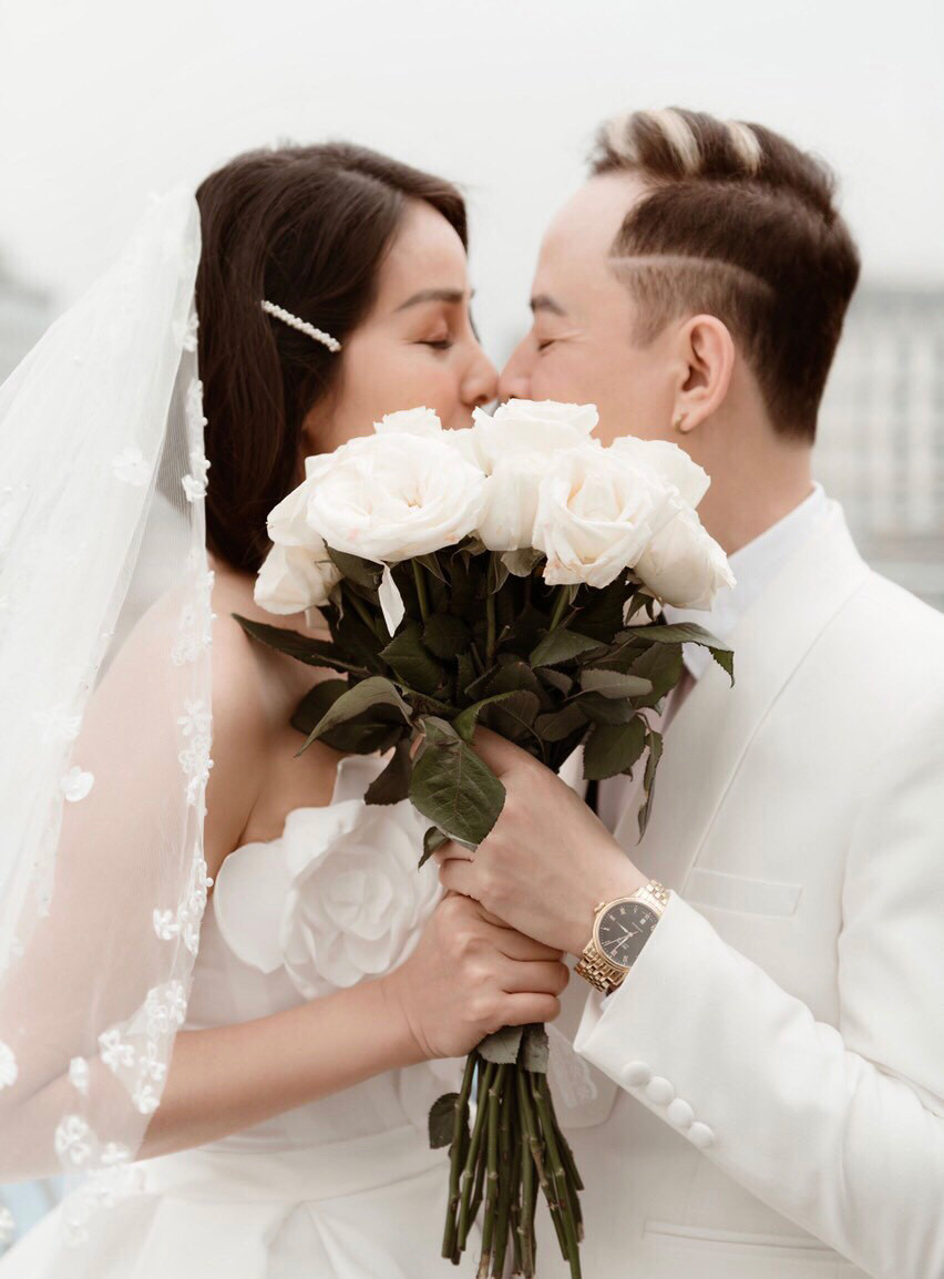 Ảnh cưới của diễn viên Tùng Dương với vợ thứ 4-5