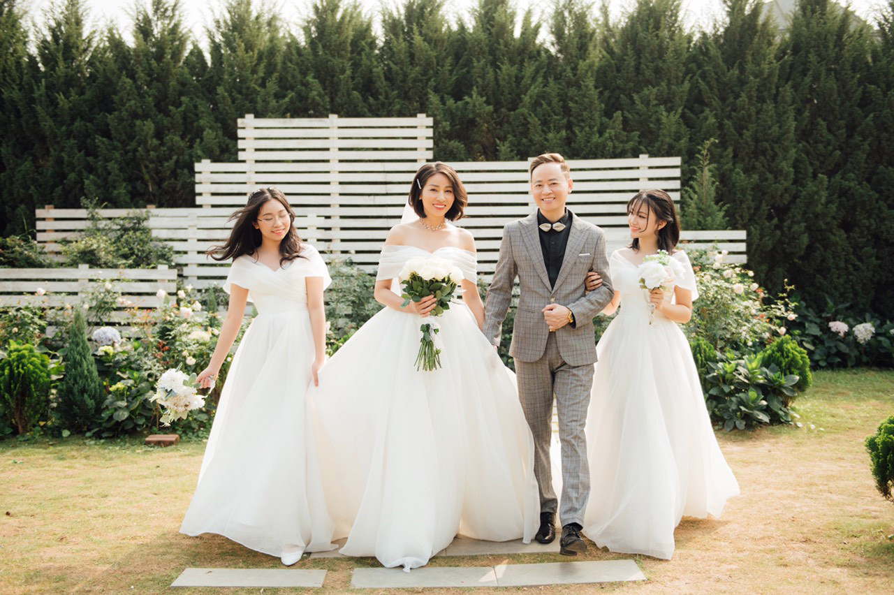 Ảnh cưới của diễn viên Tùng Dương với vợ thứ 4-7