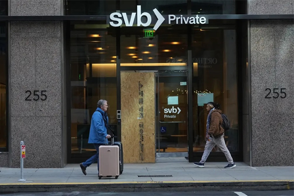 Lỗi tại ai trong vụ sụp đổ ngân hàng lớn thứ hai của lịch sử Mỹ?-1