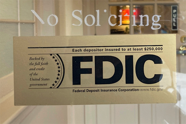 Lỗi tại ai trong vụ sụp đổ ngân hàng lớn thứ hai của lịch sử Mỹ?-2