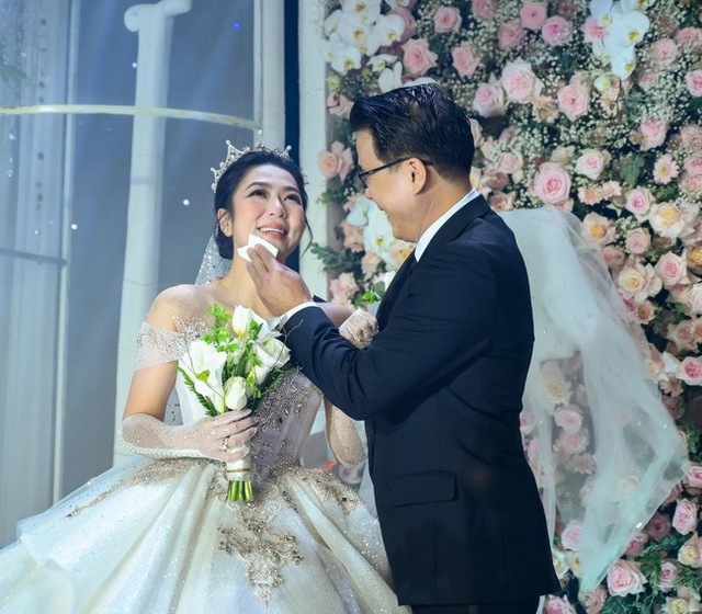 Vua cá Koi Thắng Ngô và ca sĩ Hà Thanh Xuân 1 năm sau đám cưới đình đám: Vướng nghi vấn chia tay, cuộc sống thực hiện ra sao?-2