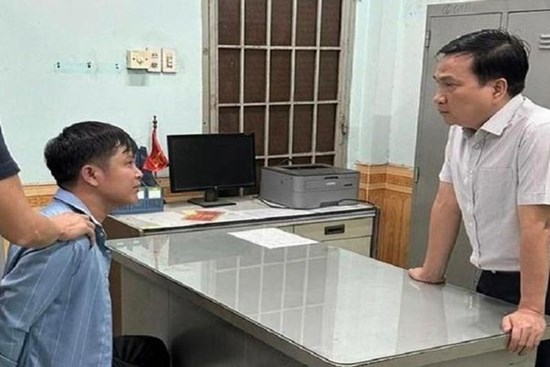 Nguyên nhân vụ đổ xăng, bắt trẻ 4 tuổi làm con tin