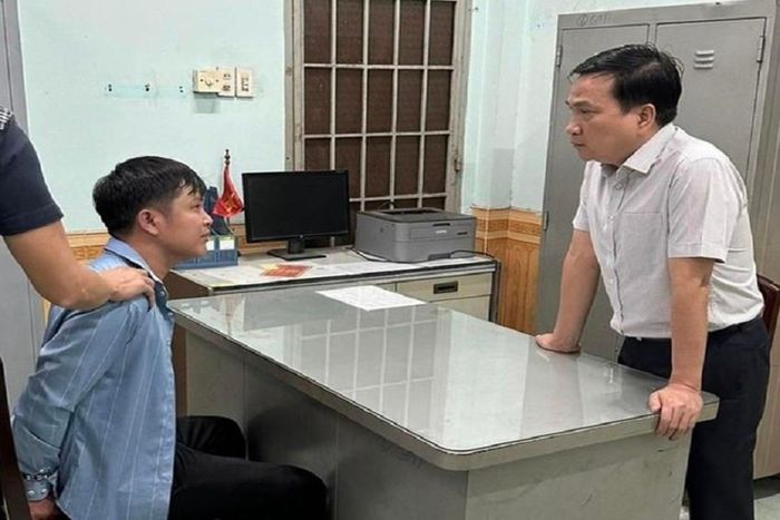 Nguyên nhân vụ đổ xăng, bắt trẻ 4 tuổi làm con tin-1