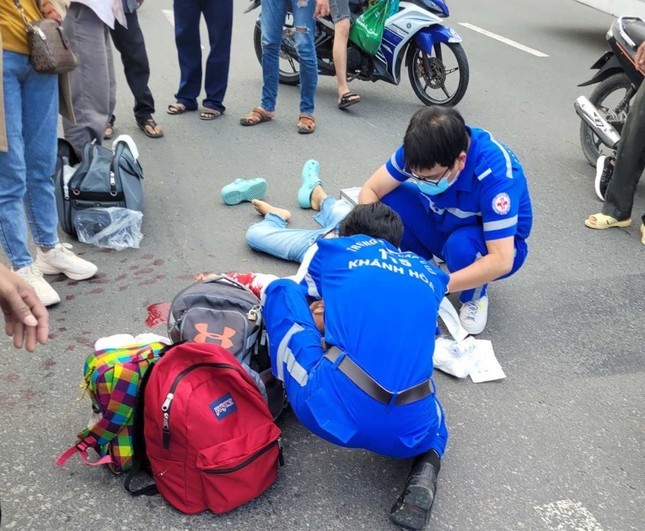 Lãnh sự quán Canada đề nghị hỗ trợ con gái nạn nhân bị xe Mercedes tông chết-2