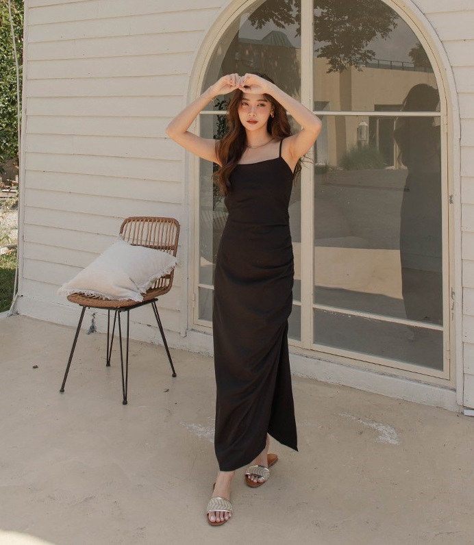 4 kiểu váy liền tối giản, cứ mặc là sang xịn mịn-7