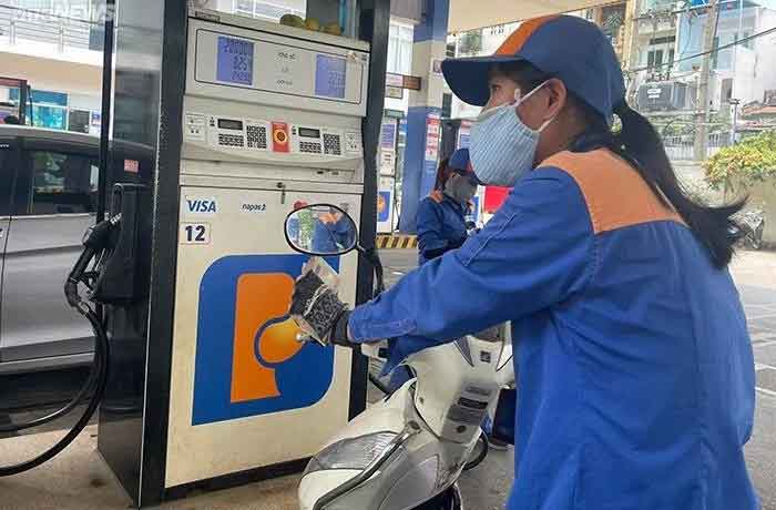 Giá xăng hôm nay có thể tăng 200 đồng/lít-1