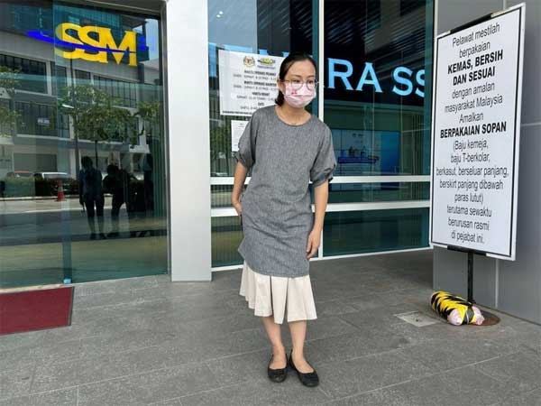 Phụ nữ mặc váy ngang đầu gối bị cấm vào cơ quan nhà nước ở Malaysia-2