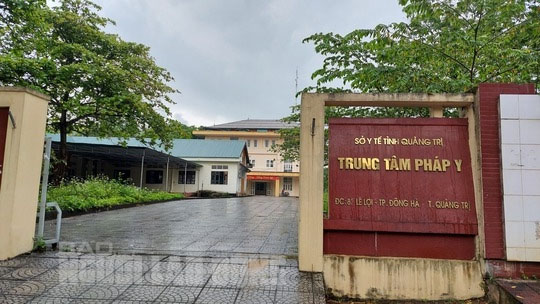 Khởi tố, bắt tạm giam Giám đốc Trung tâm pháp y tỉnh Quảng Trị-1