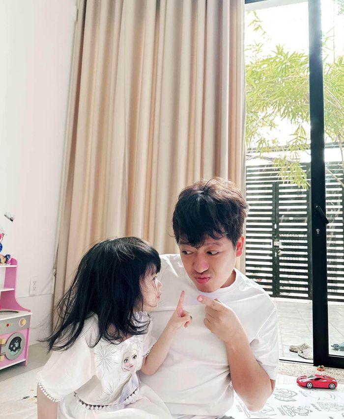 Nhã Phương khoe ảnh con gái và Trường Giang, tự nhận đẻ thuê-4